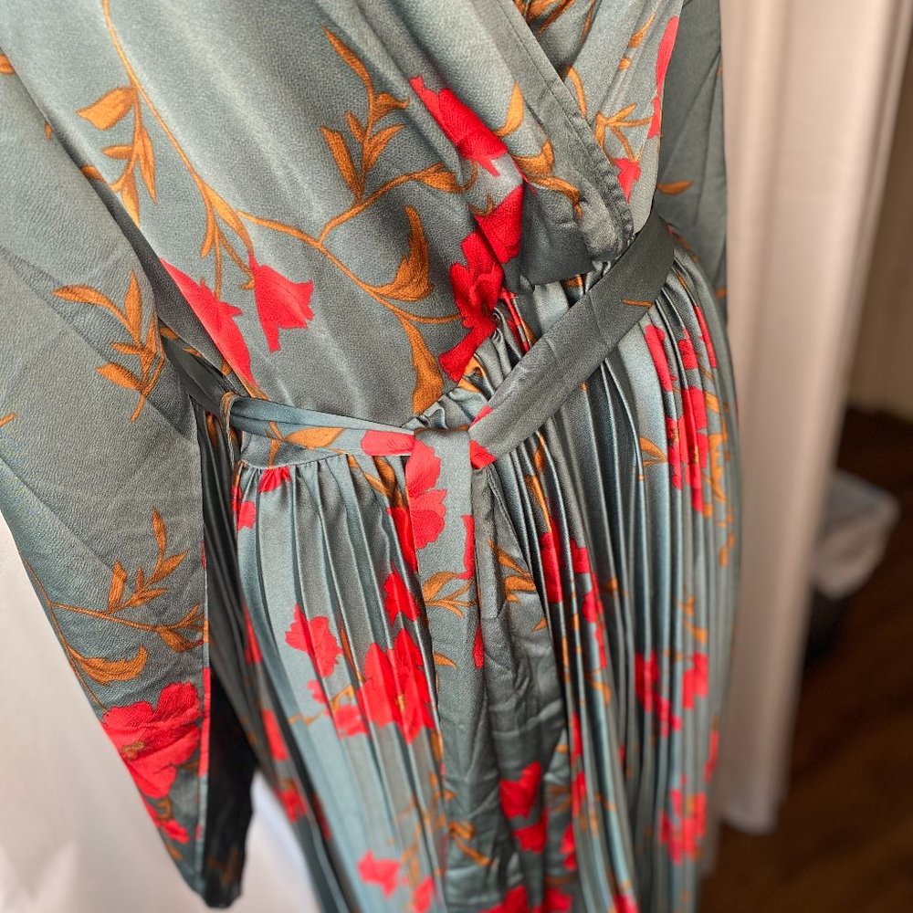 #PrettyLittleThing - Emerald Green Midi Dress